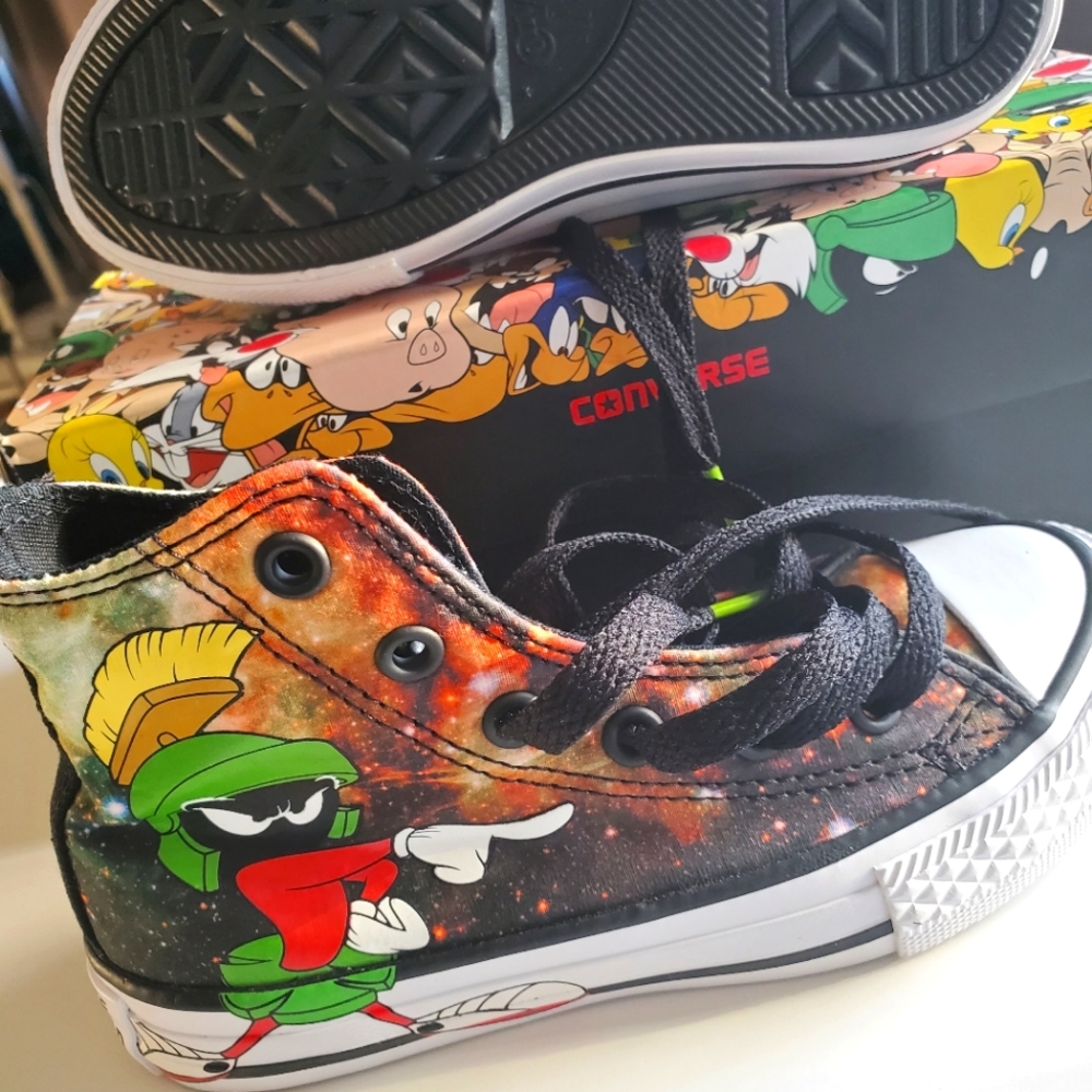 Limited Converse "Marvin the Martian"